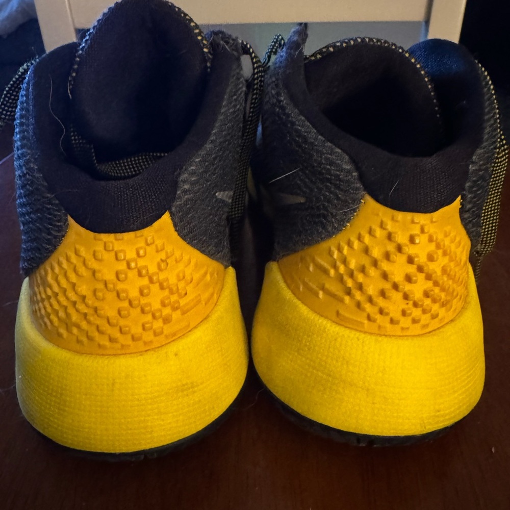 Nike KD Trey 5 III Youth Black And Yellow Basketball Shoes - Picture 3 of 4